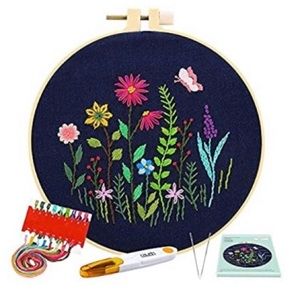 🍉NWT Caydo Embroidery Kit Floral Pattern & Tools